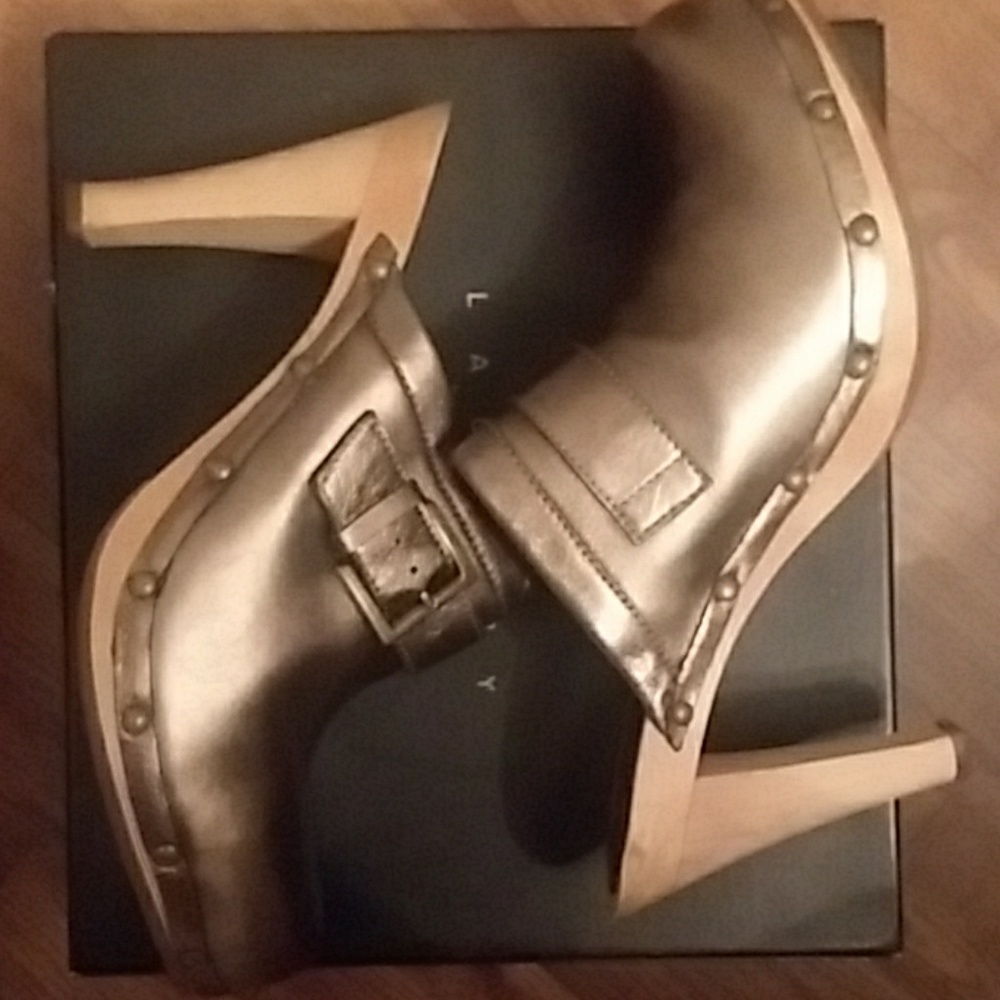 LAUNDRY  Bronze Mule by Shelli Segal
